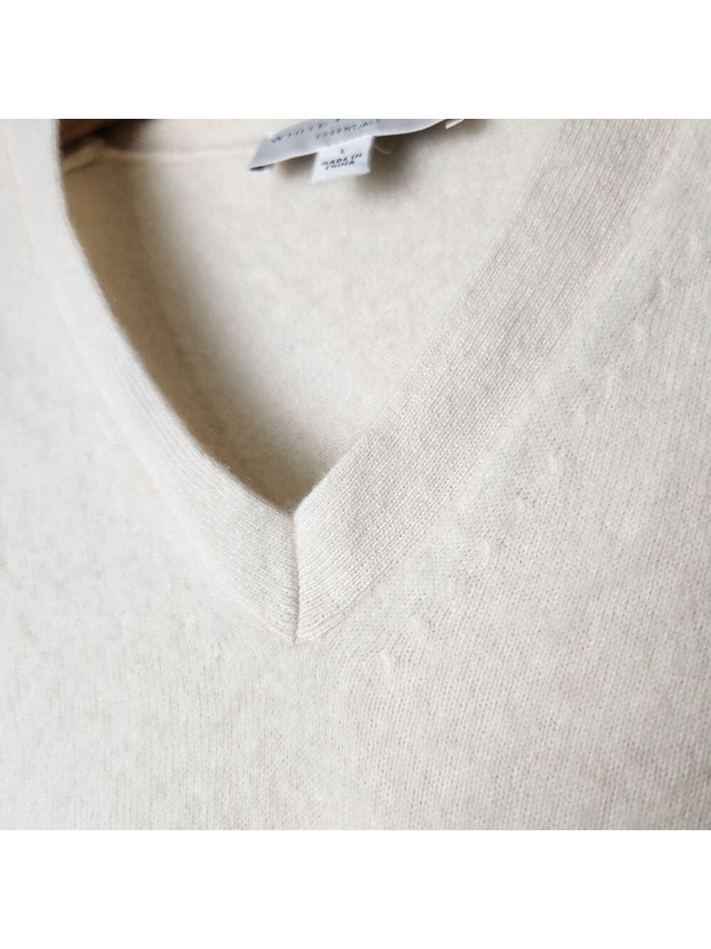 White + Warren Essentials Cashmere V-Neck Sweater | Size L - Picture 4 of 16
